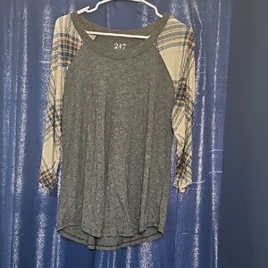 24/7 Women's Charcoal and Plaid Long Sleeve Tee